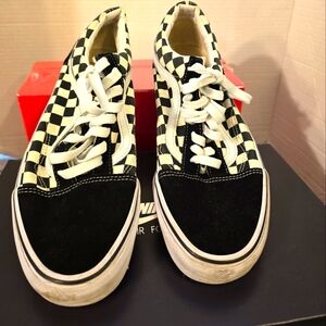 VANS OLD SKOOL BLACK/WHITE CHECKERBOARD SNEAKER MEN'S SIZE 10.5 WOMEN SIZE 12